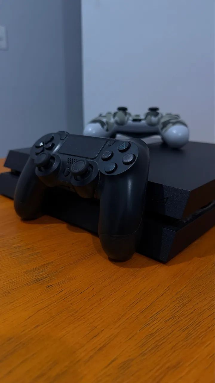Ps4 com 2 controles  - Foto 2