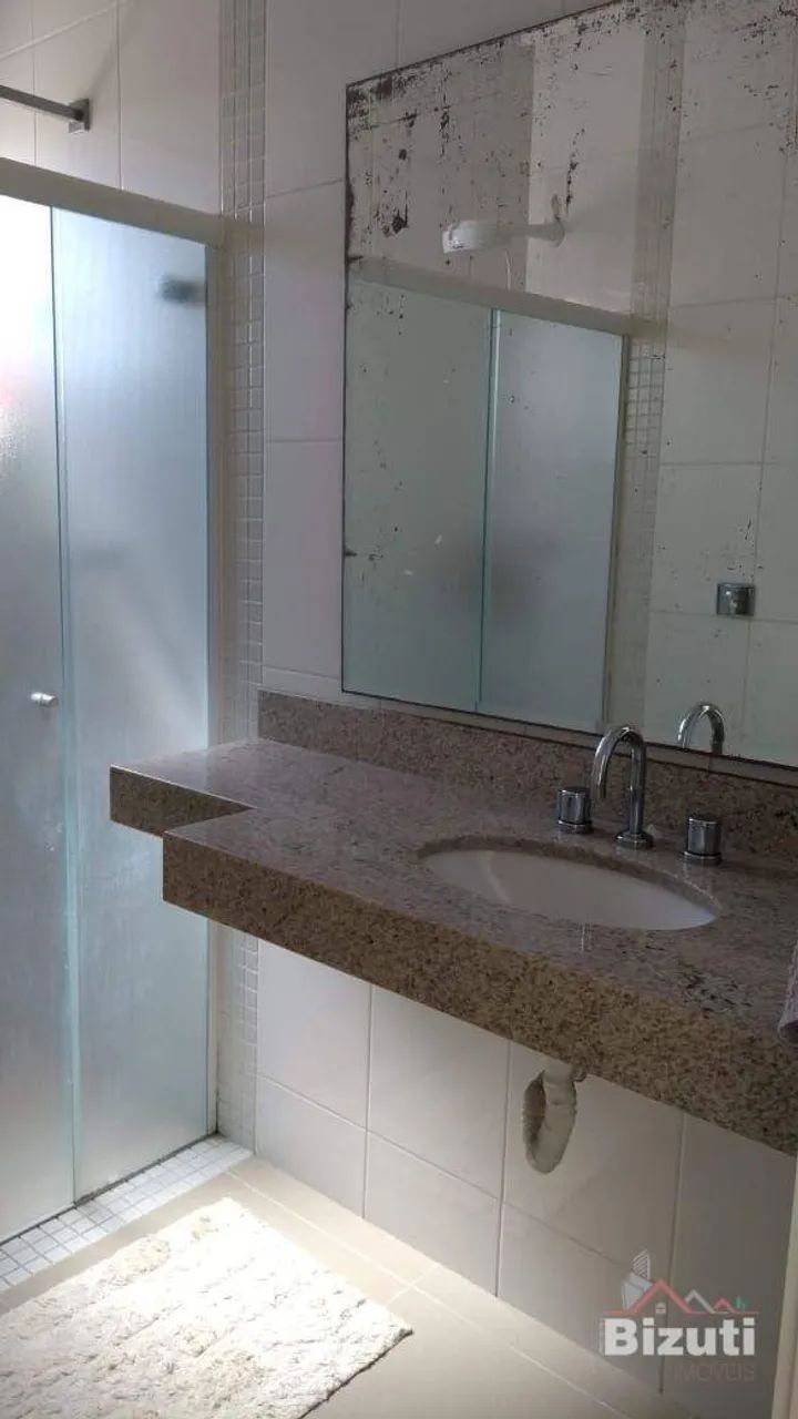 Linda e espaçosa casa com piscina no Jd. Santana - Foto 2