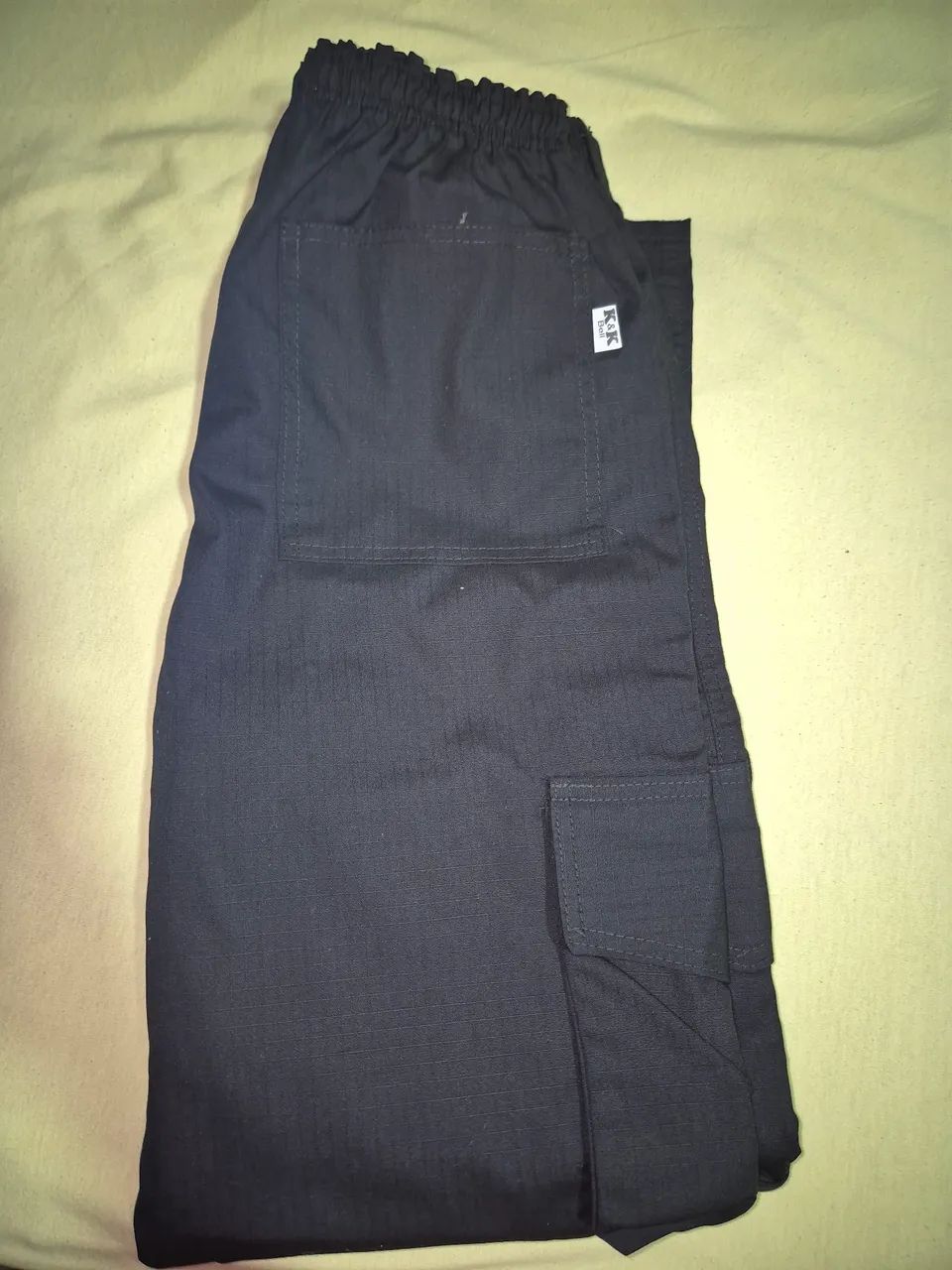 Calça Cargo Preta Com Cós Elástico - Foto 3