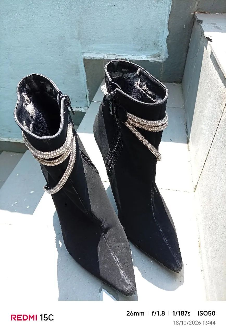 Bota  e sandália  - Foto 5