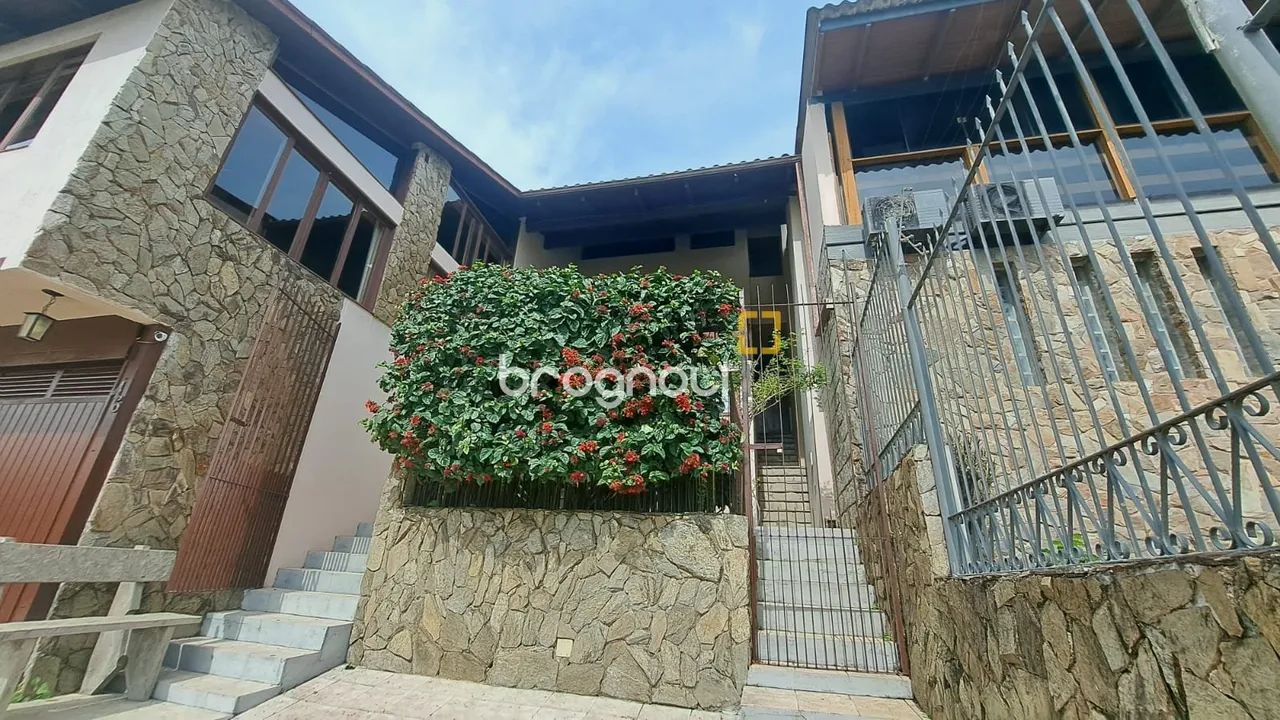 Casa com 4 quartos sendo 2 suítes mais dependência de empregada no Abraão - Foto 2