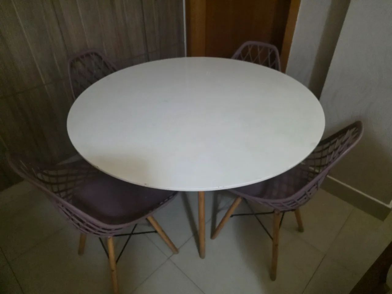 Conjunto mesa redonda com 4 cadeiras - Foto 4