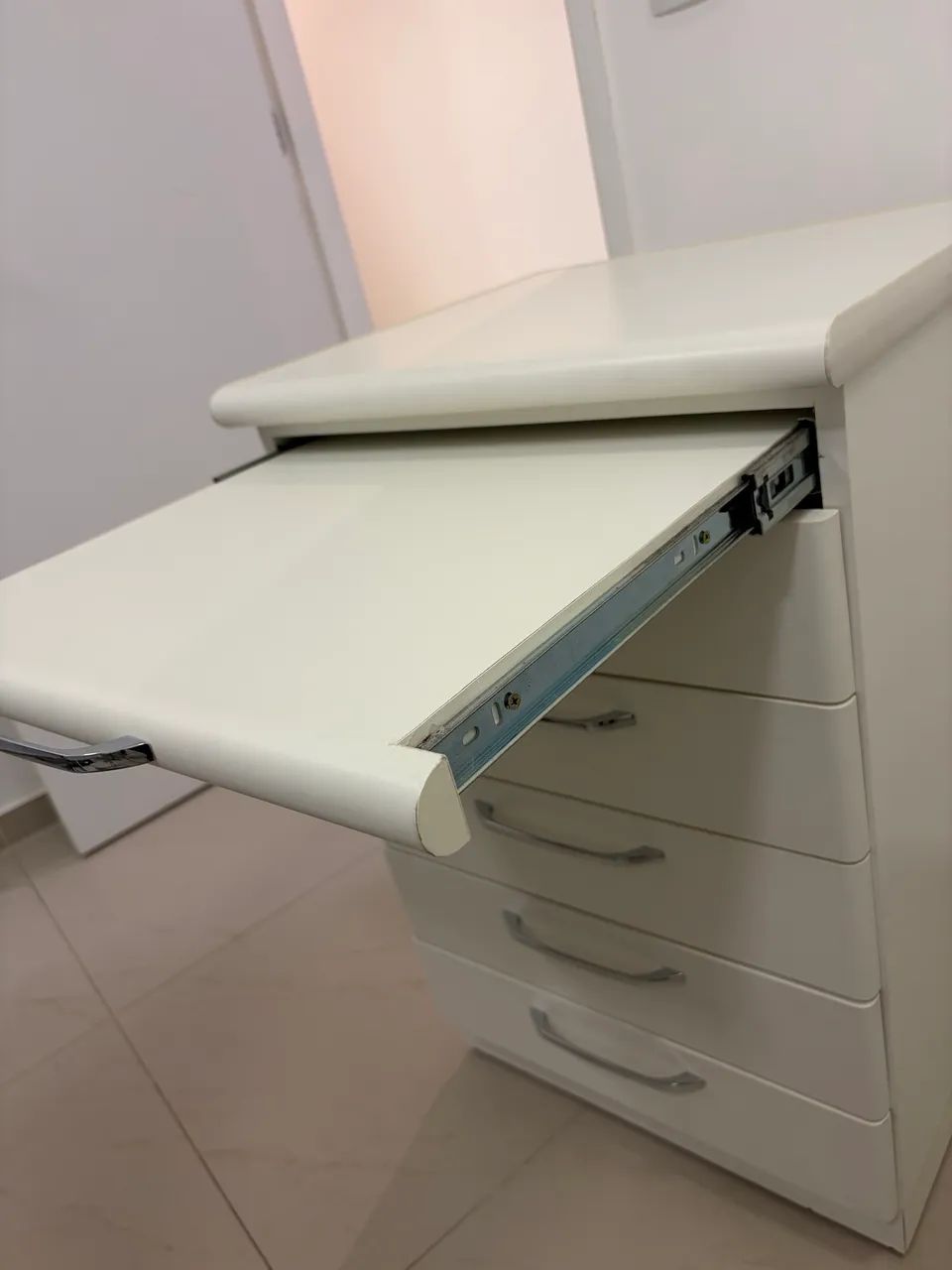 Gaveteiro Odontológico Branco c Mesa Auxiliar  - Foto 3
