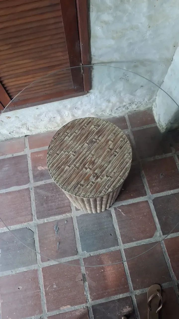 Mesa Redonda de Bambu Artesanal com Tampo de Vidro 109cm - Foto 5