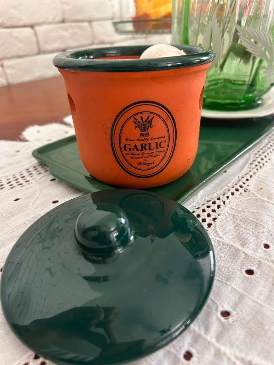 Porta Alho em Terracota Portuguesa com Tampa Verde - Utensílios