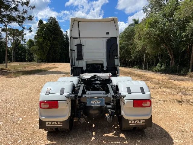 DAF XF 530 6X4 ANO 2024 TETO ALTO COM 303 MIL KM - SUSPENSÃO A AR NA DIANTEIRA - PRONTO PA - Foto 7