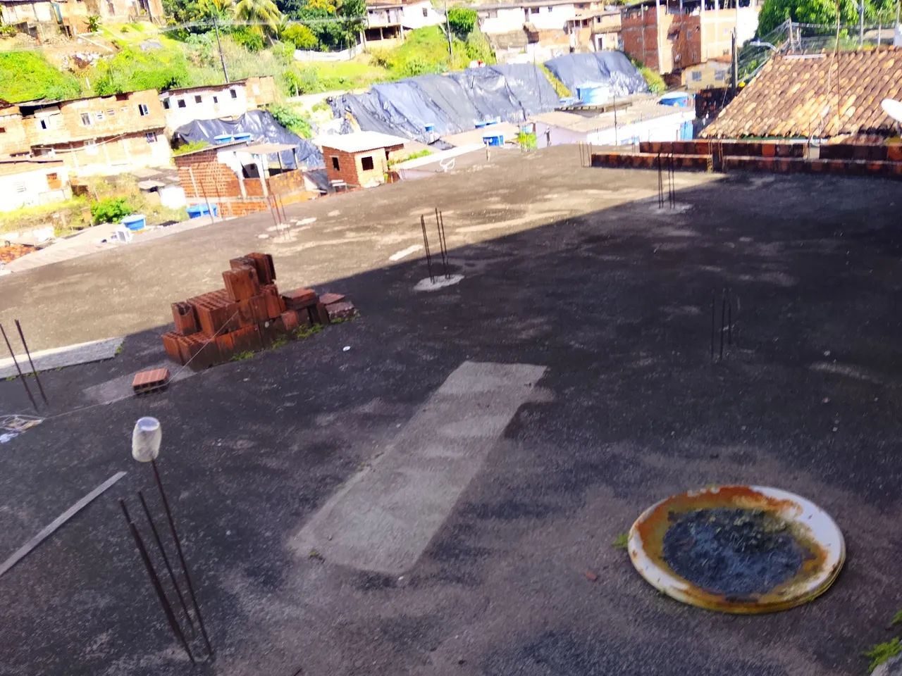 Terreno com duas casas em acabamento - Foto 2