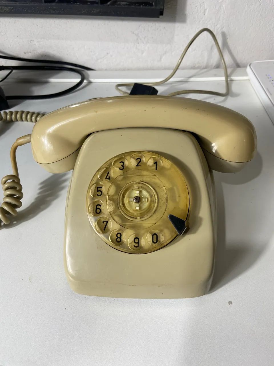 Telefone de disco antigo 