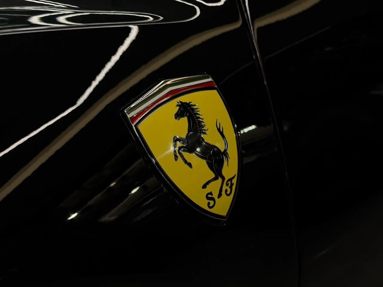 Ferrari SF 90 SPIDER 4.0 V8 Bi-Turbo (Híbrido), foto 19 de 20