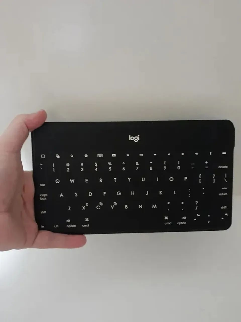 Teclado Ultrafino, Portátil e Resistente a Líquidos Logitech KeysToGo - Foto 4