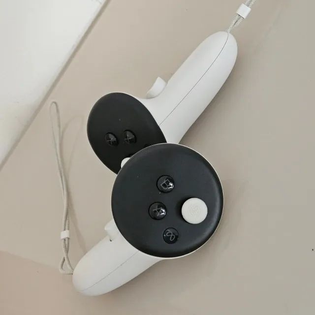 Faço envio - Quest 3 Completo e em perfeito estado com 2 controles + brindes - Foto 4