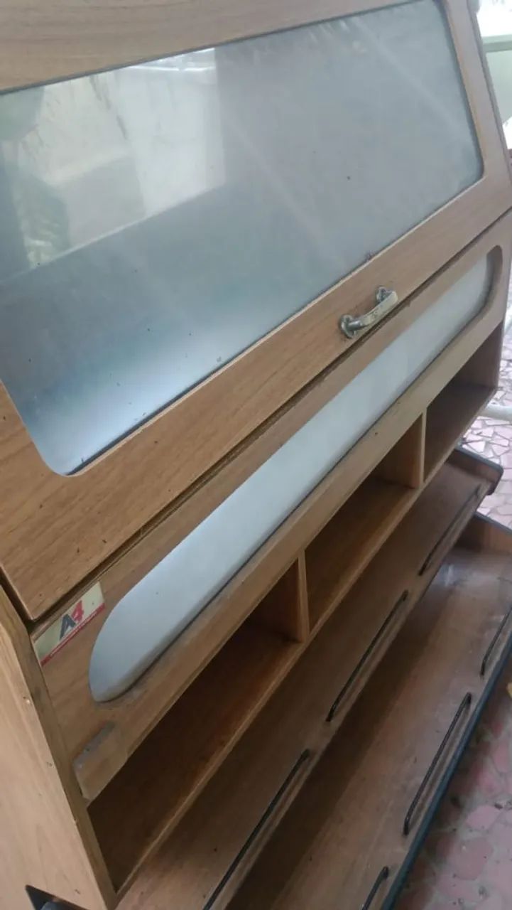 Vendo expositor de pão de boa qualidade.