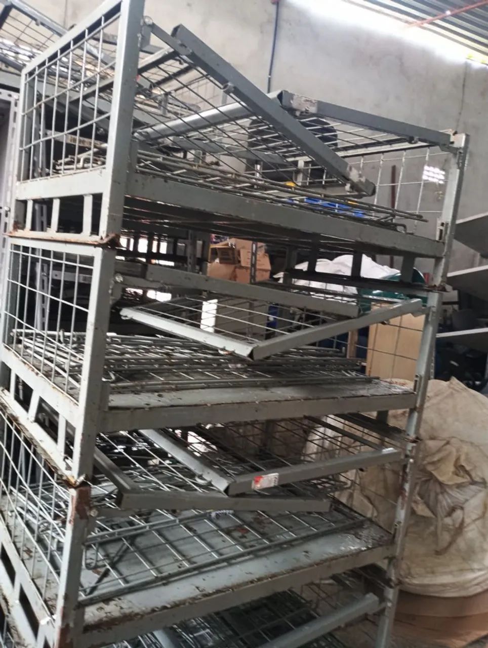 Vende se gaiolas de ferro 