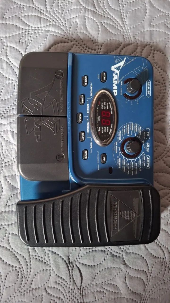 Pedaleira Behringer V-AMP com pedal de efeitos - Foto 4