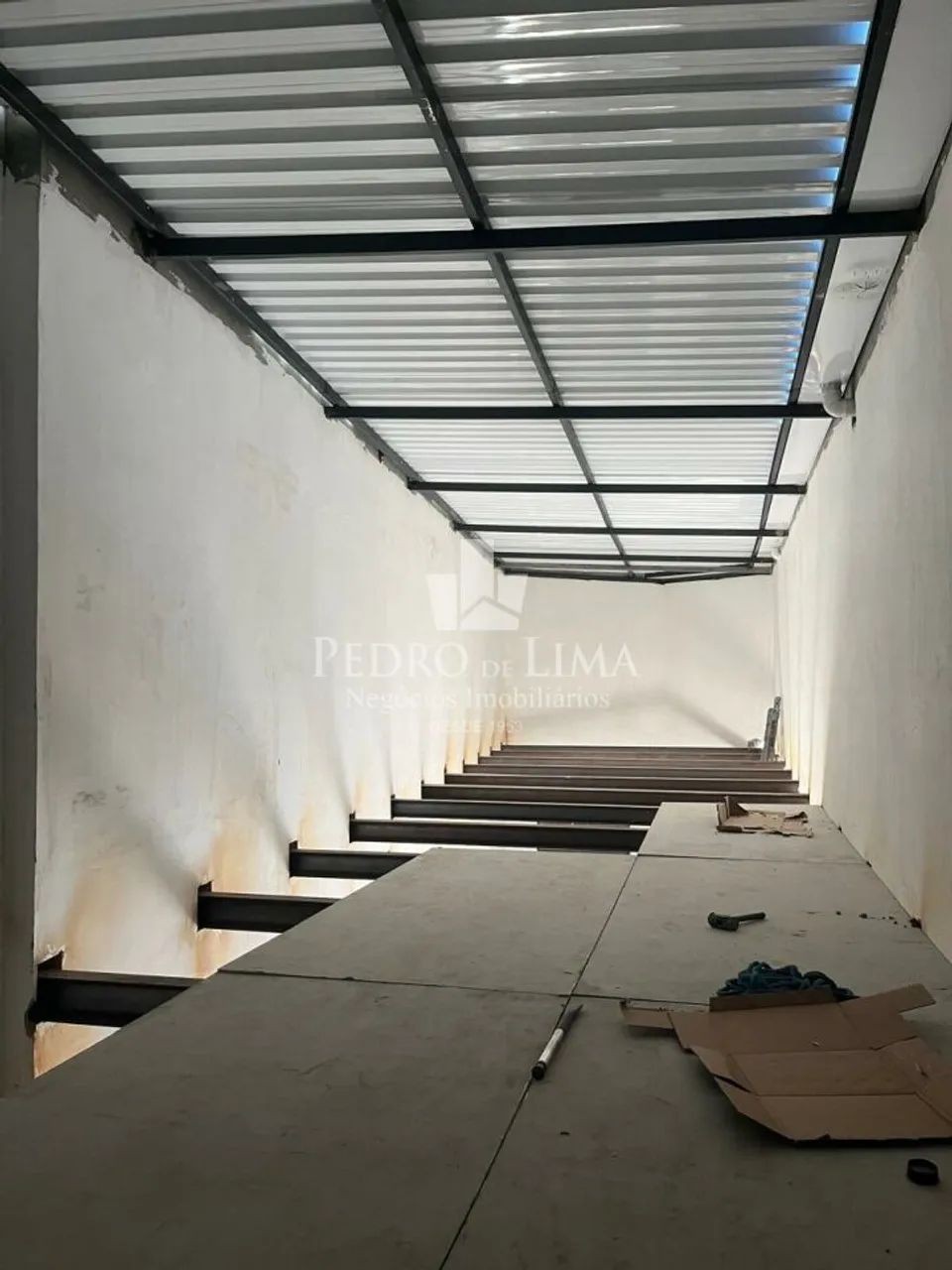 Sala comercial de Esquina com 200 m² e mezanino no Brás - Foto 2
