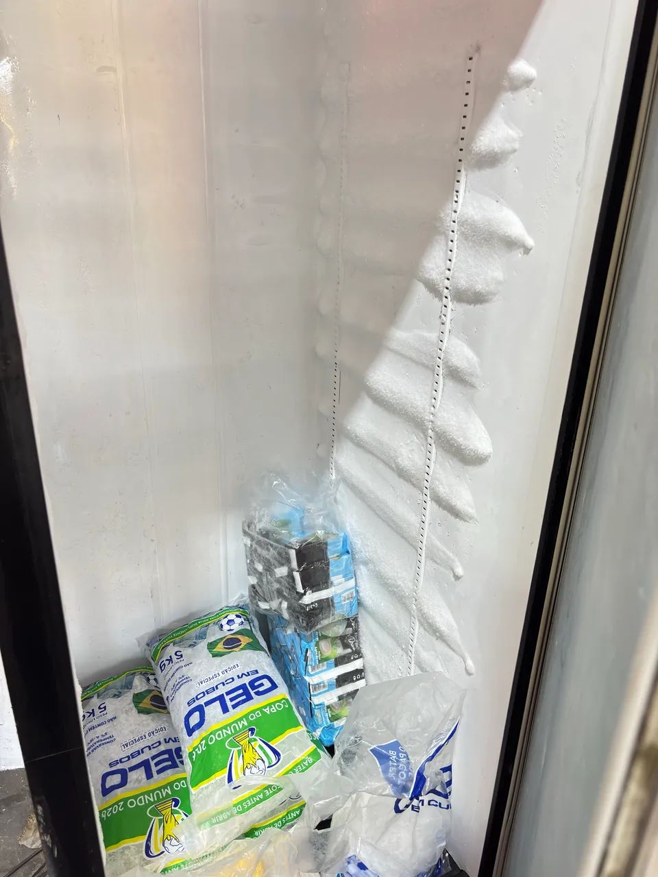  Vendo 3 Equipamentos para Comércio - Geladeira, Freezer e Cervejeira - Foto 2