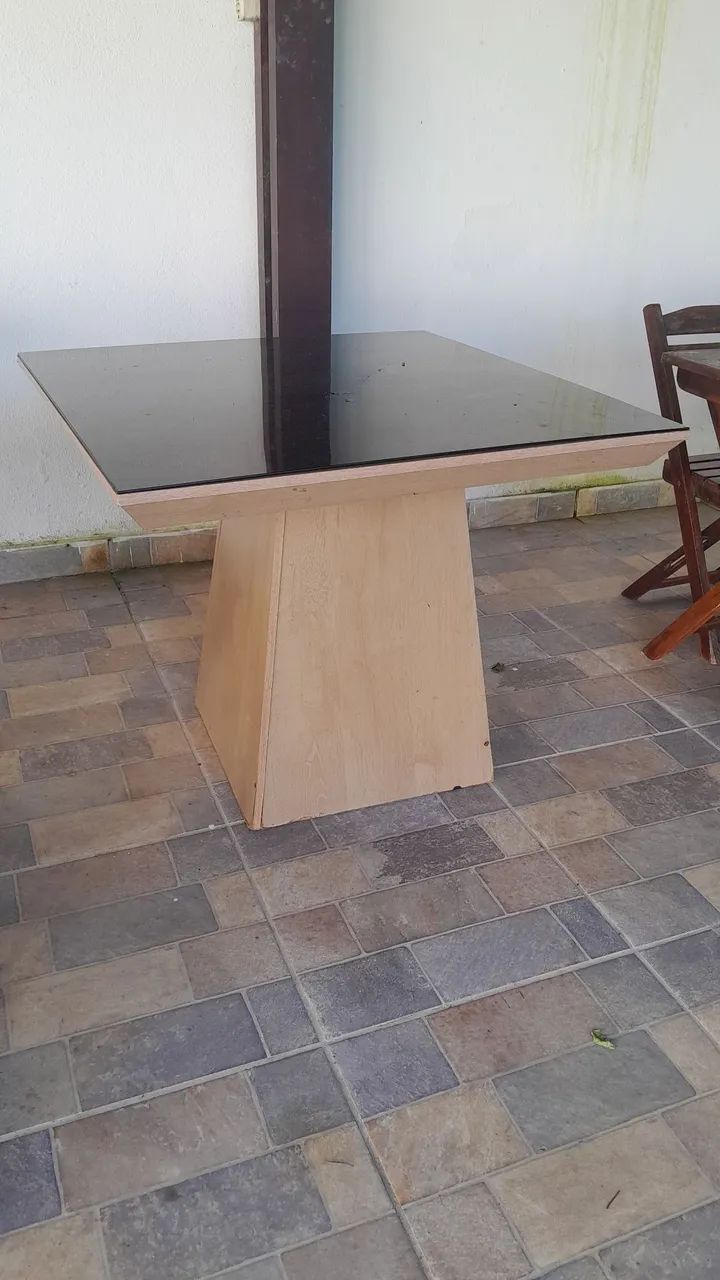 Vendo mesa com tampo de vidro