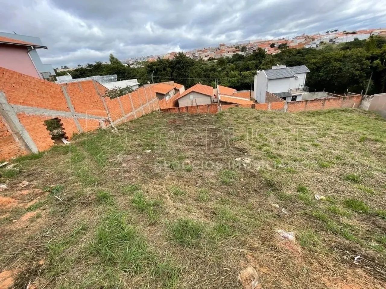 Terreno à venda no Jardim Itália, Botucatu - Ótima localização!