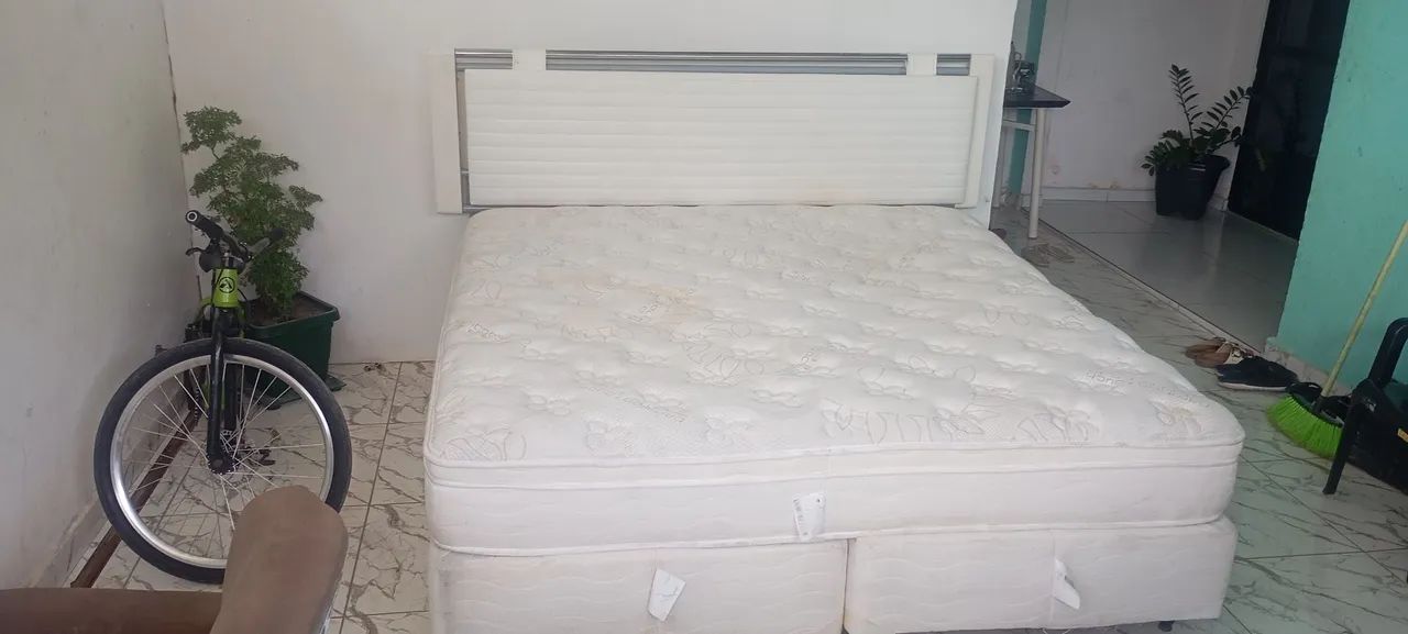 Vendo cama com colchão king  - Foto 2