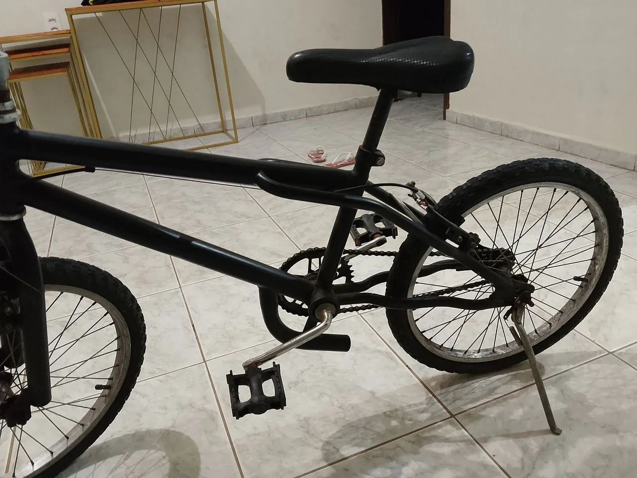 Vendo bicicleta BMX preta  - Foto 5