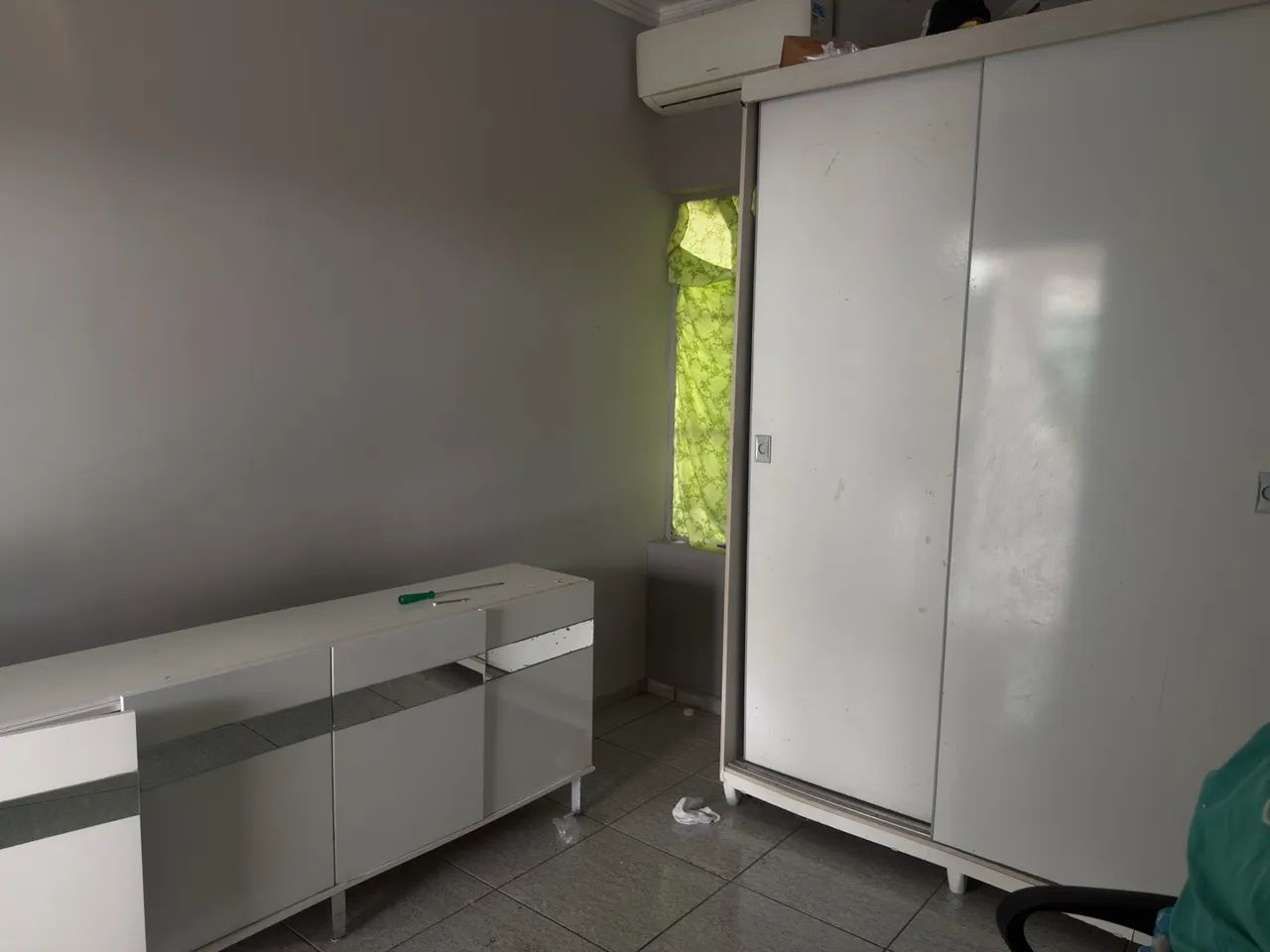 2 dois guarda roupas de solteiro e 1 um rack  - Foto 5