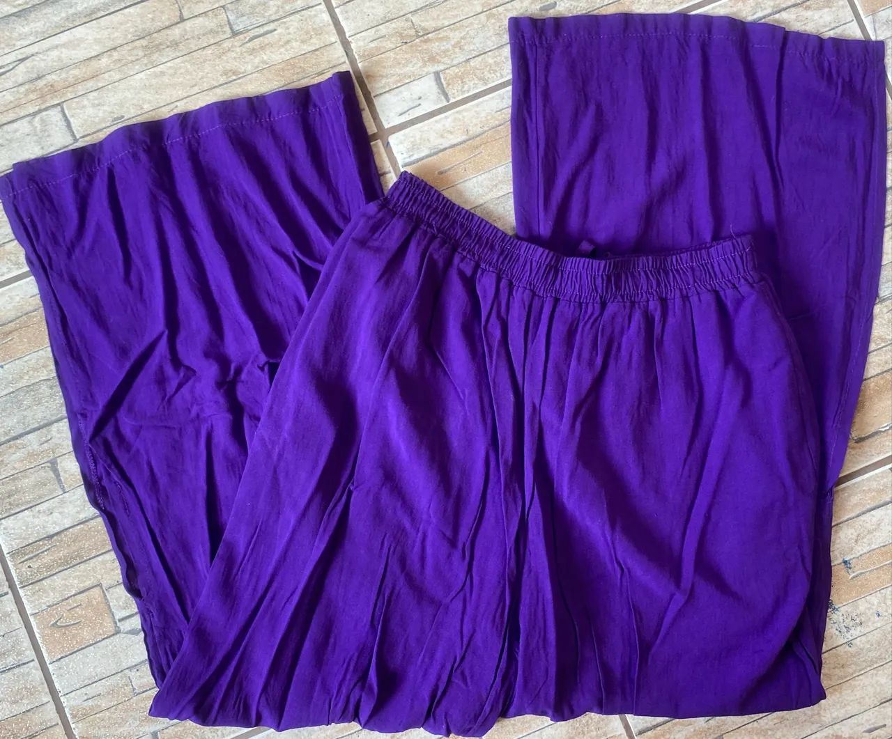 Calça com fenda linda - TAM G - Foto 2