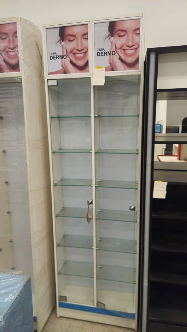 VITRINE DERMO COSMETICOS MDF COM PORTAS 220X065X030 BR