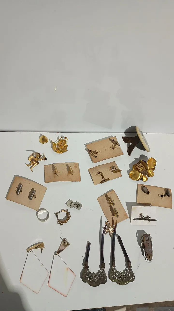 Lote de broches e bijuterias antigas <br>Todas pelo valor anunciado - Foto 6