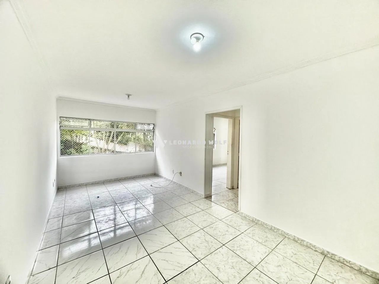 Apartamento 2 dormitórios com vaga de garagem livre e descoberta em Capoeiras