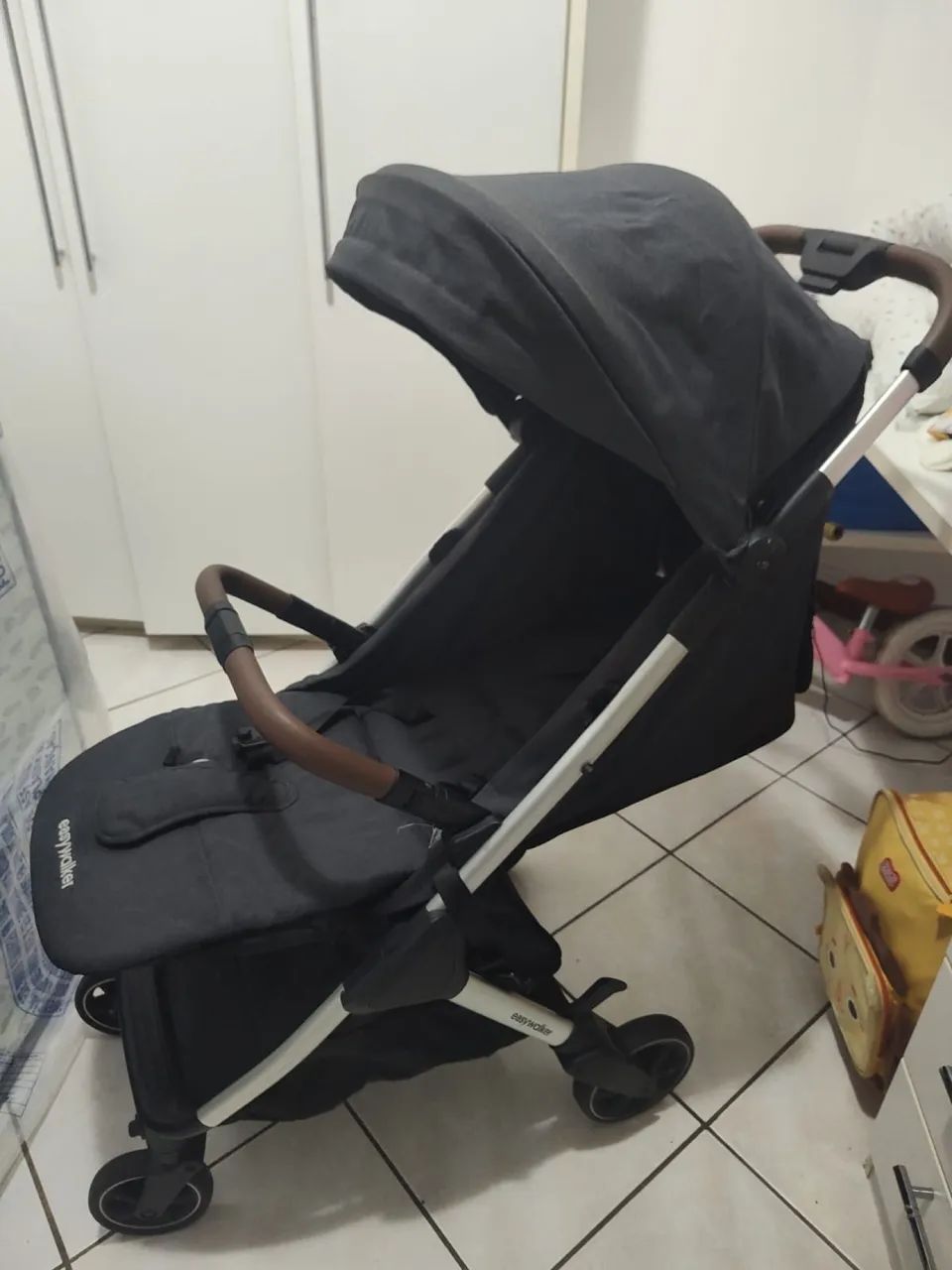 Carrinho de Bebe dobrável compacto e leve