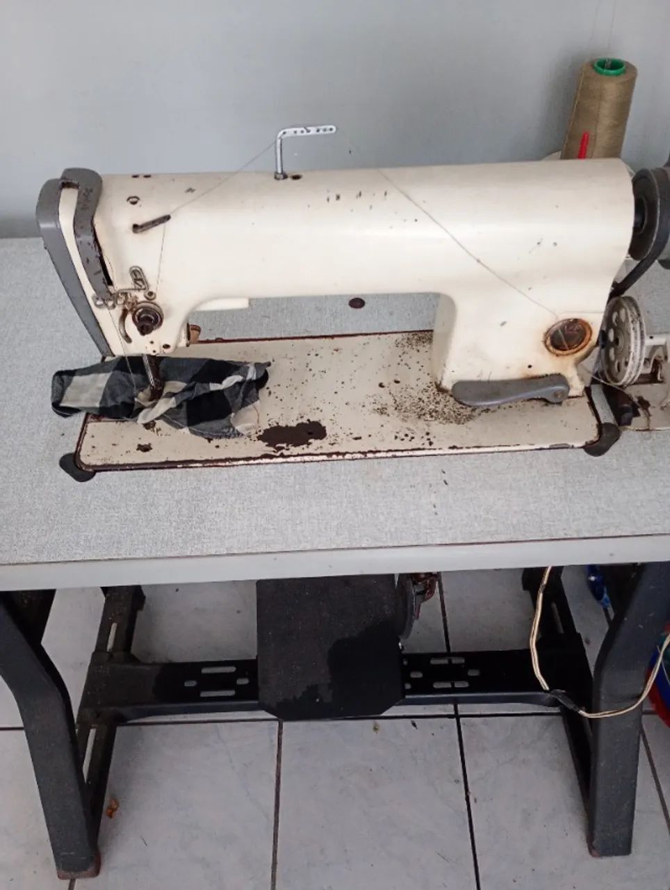 Máquina de costura usada 
