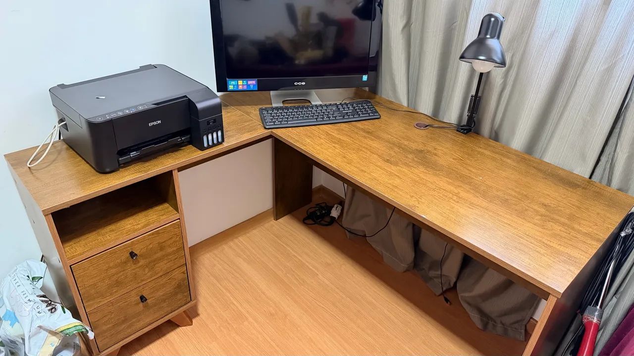 Mesa de Escritório em L / Canto com Gaveteiro - Madeira - Foto 3