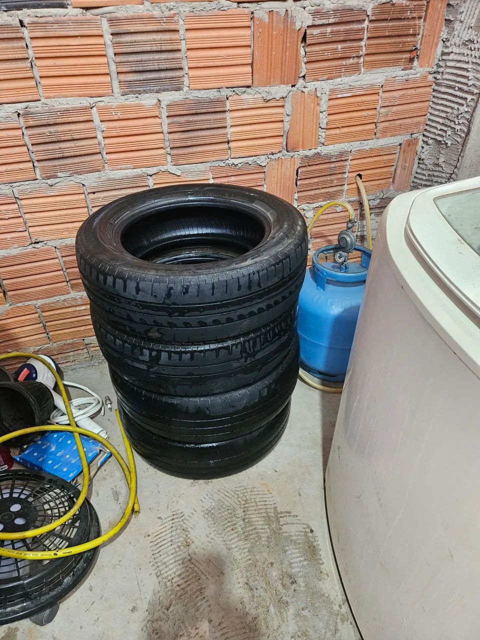Pneu aro 15 185/65 usado - Foto 2