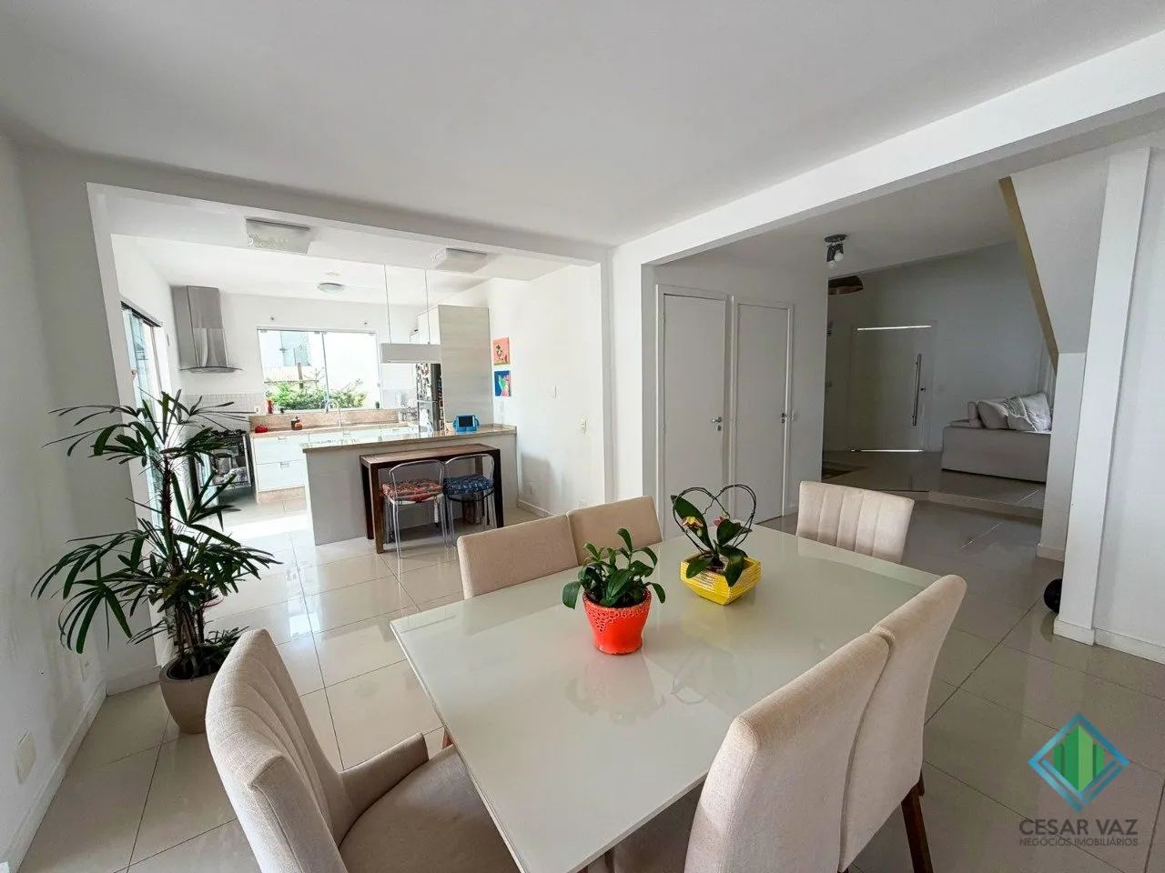Casa com 2 pavimentos em excelente localização no bairro Estreito. - Foto 4