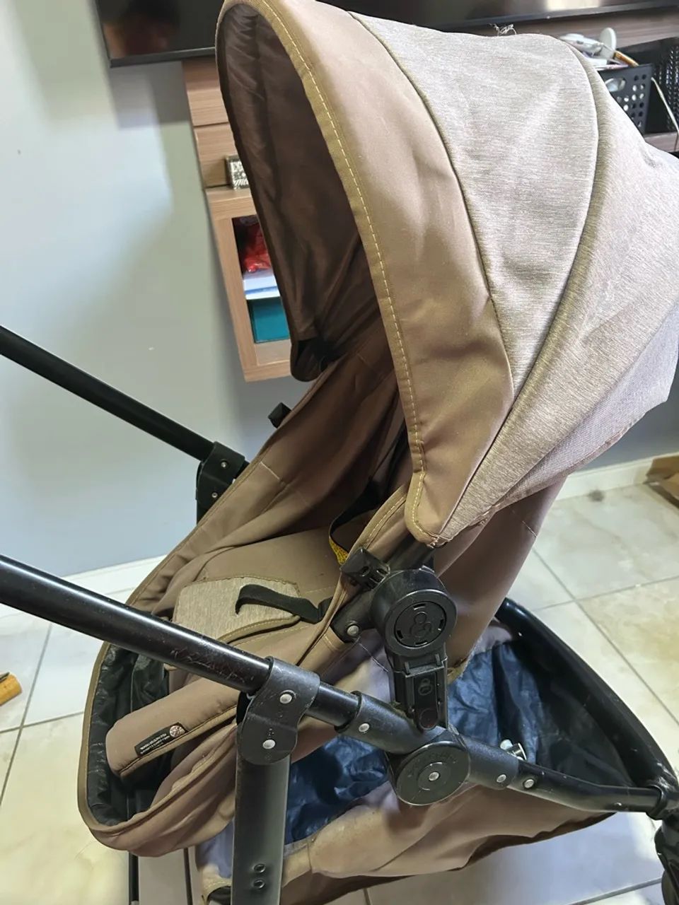 Carrinho de bebê 2 em 1 - dobrável  - Foto 4