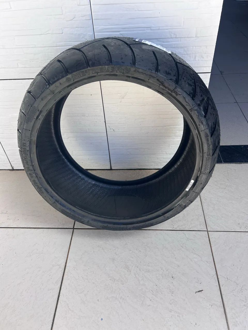 Vendo pneu metzeler