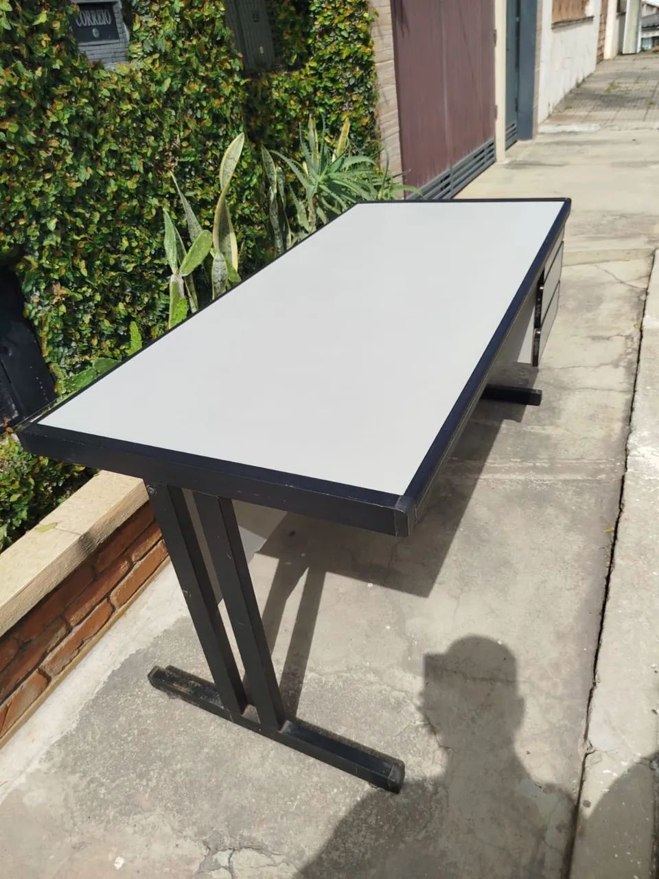 Mesa escritório com gavetas - Foto 3