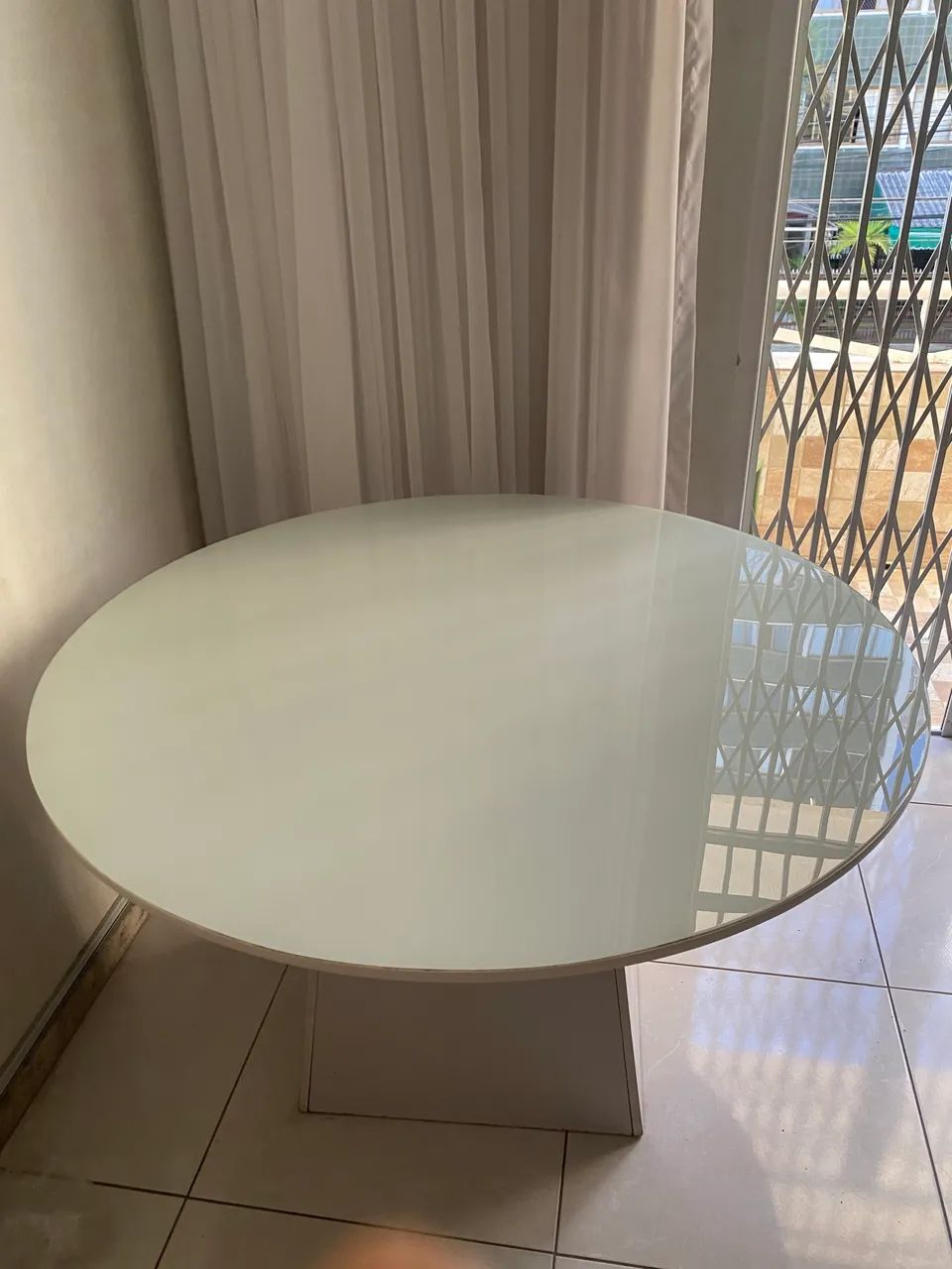 Mesa de sala com tampo de vidro - Foto 3