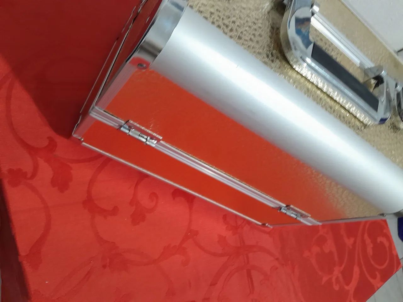 Maleta de Maquiagem Dourada com Iteis 
