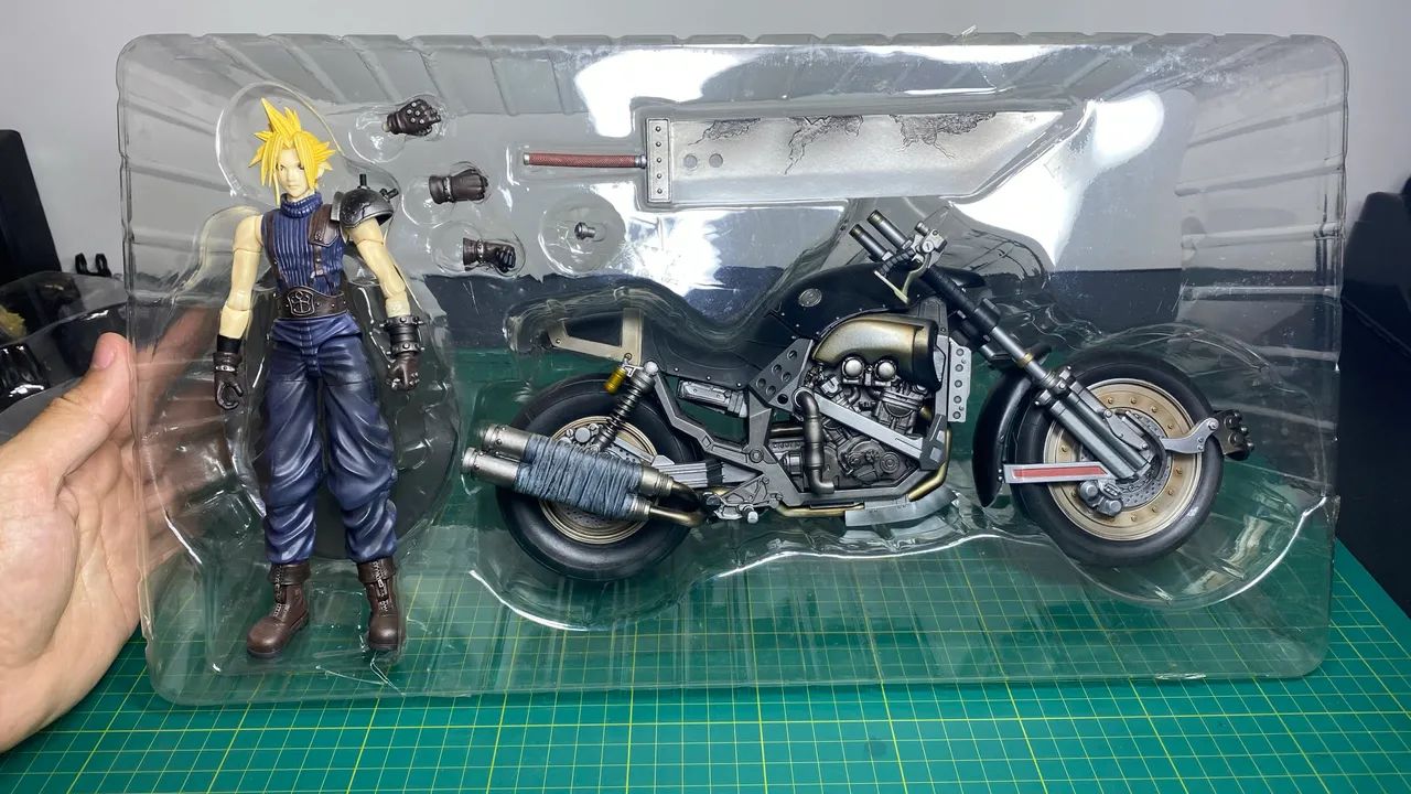 Cloud Strife & Hardy Daytona Final Fantasy VII Play Arts Square