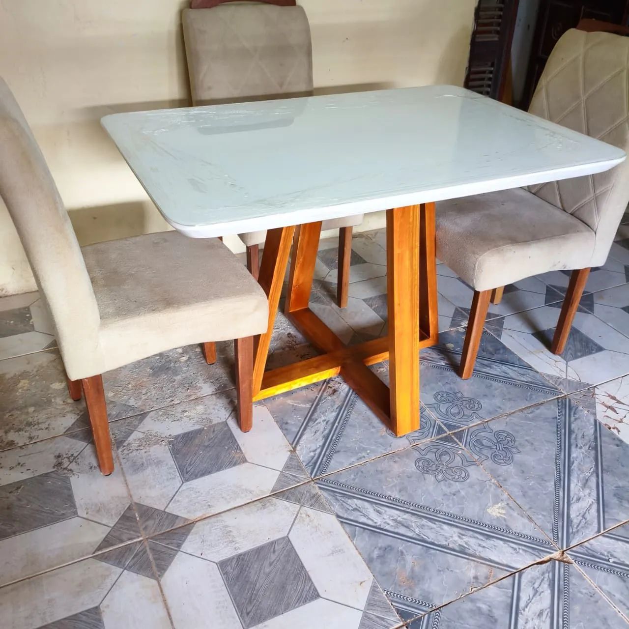 Vendo mesa com cadeiras a pronta entrega  - Foto 3
