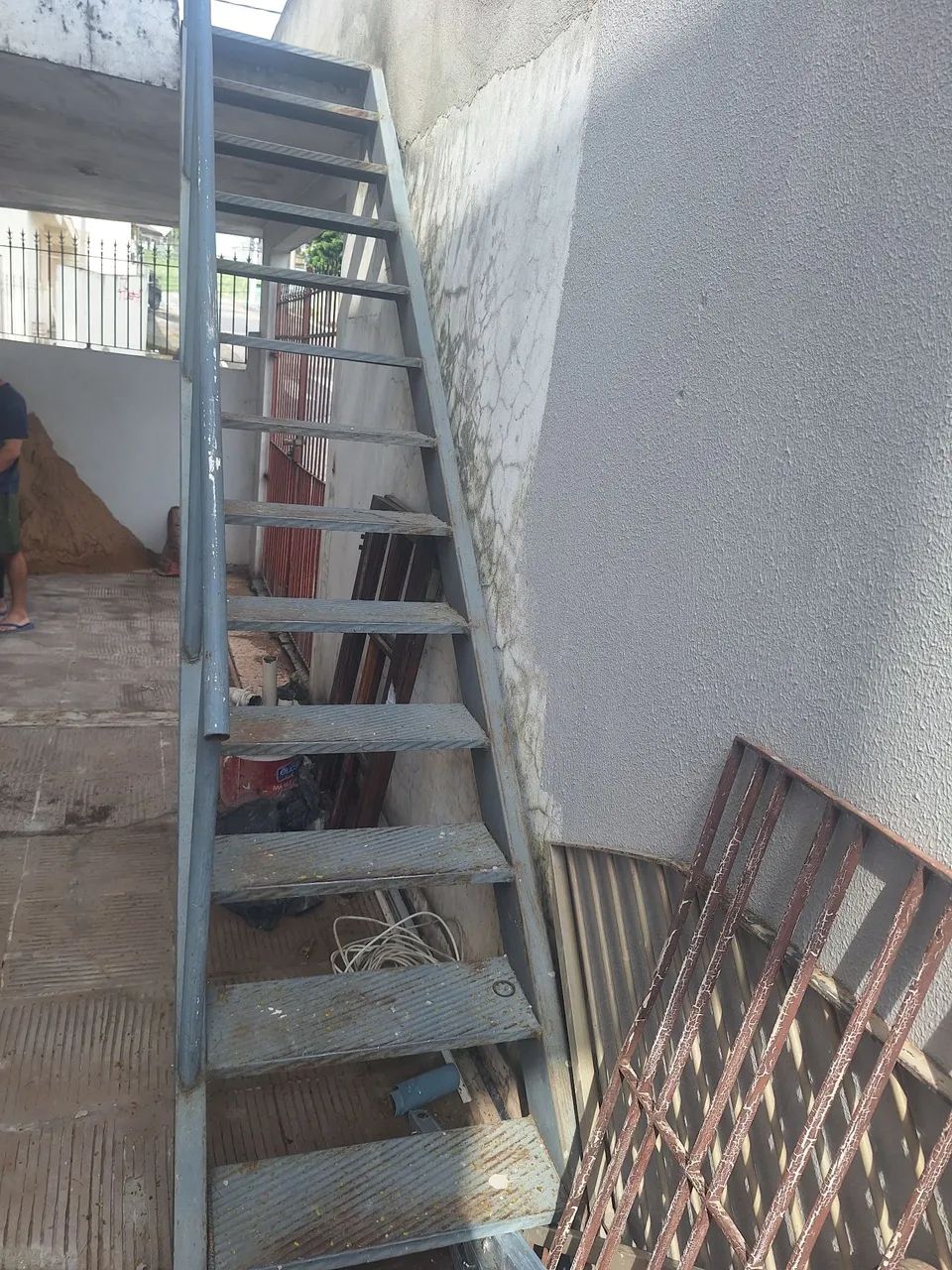 Escada com corrimão 