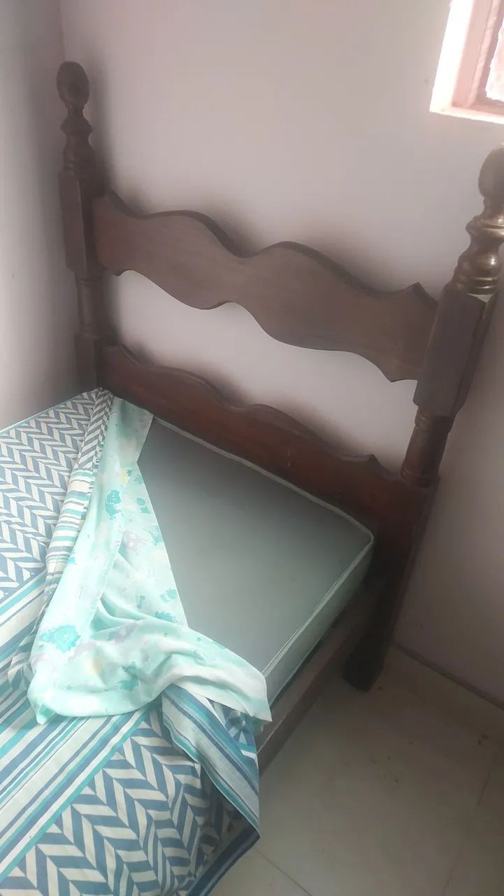Cama de solteiro em sucupira com colchão  - Foto 3
