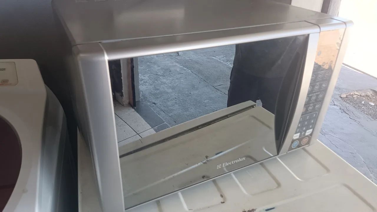 Microondas Eletrolux 31 litros com grill - Foto 3
