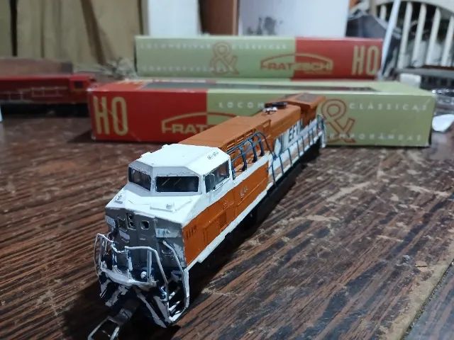 HO LOCOMOTIVE