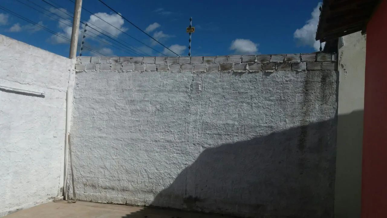 Vendo uma casa com garagem e quintal  - Foto 4