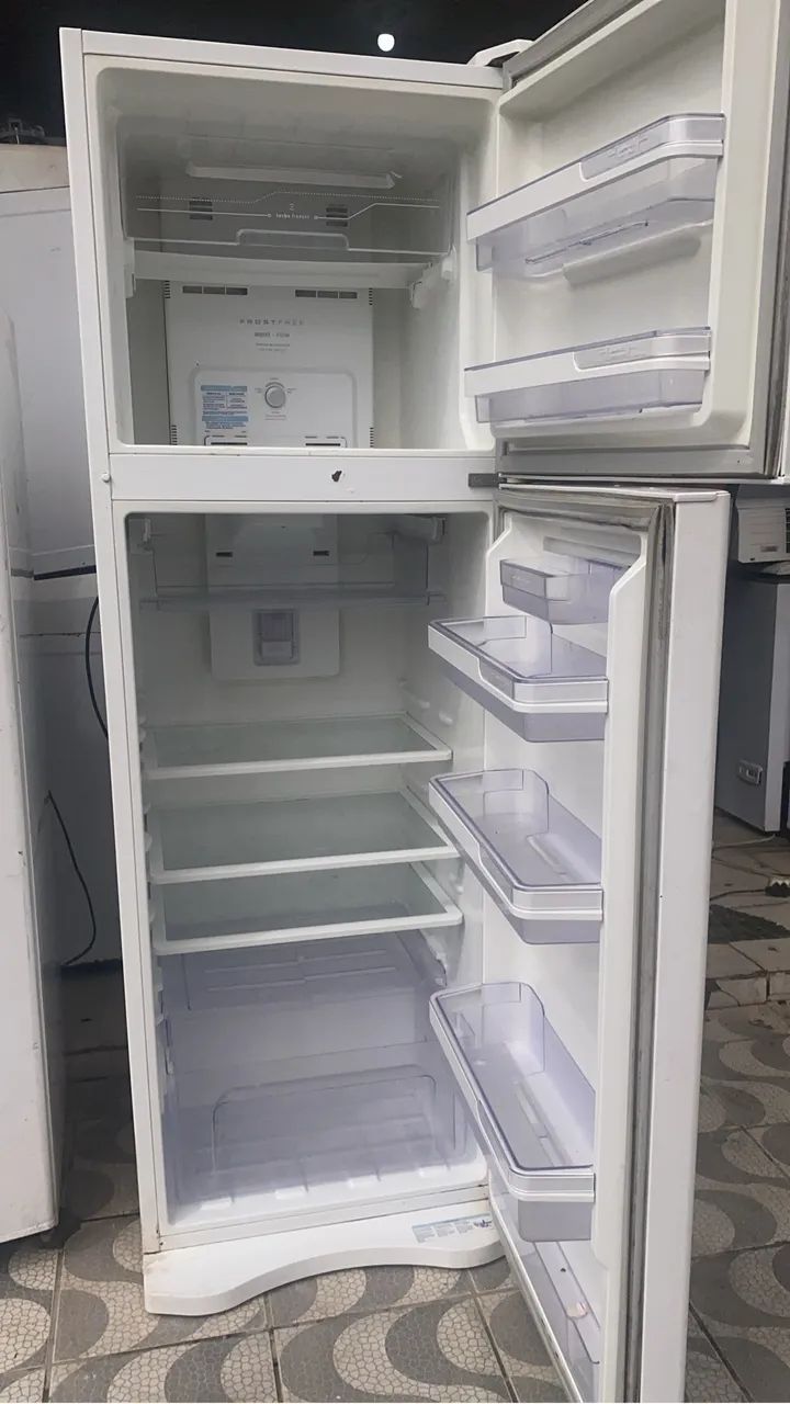 Vendo geladeira 