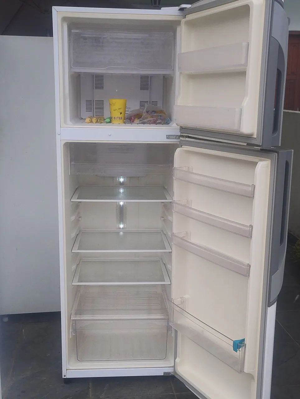 Geladeira semi nova  Panasonic Frost Free 387 litros 220 volts   - Foto 2