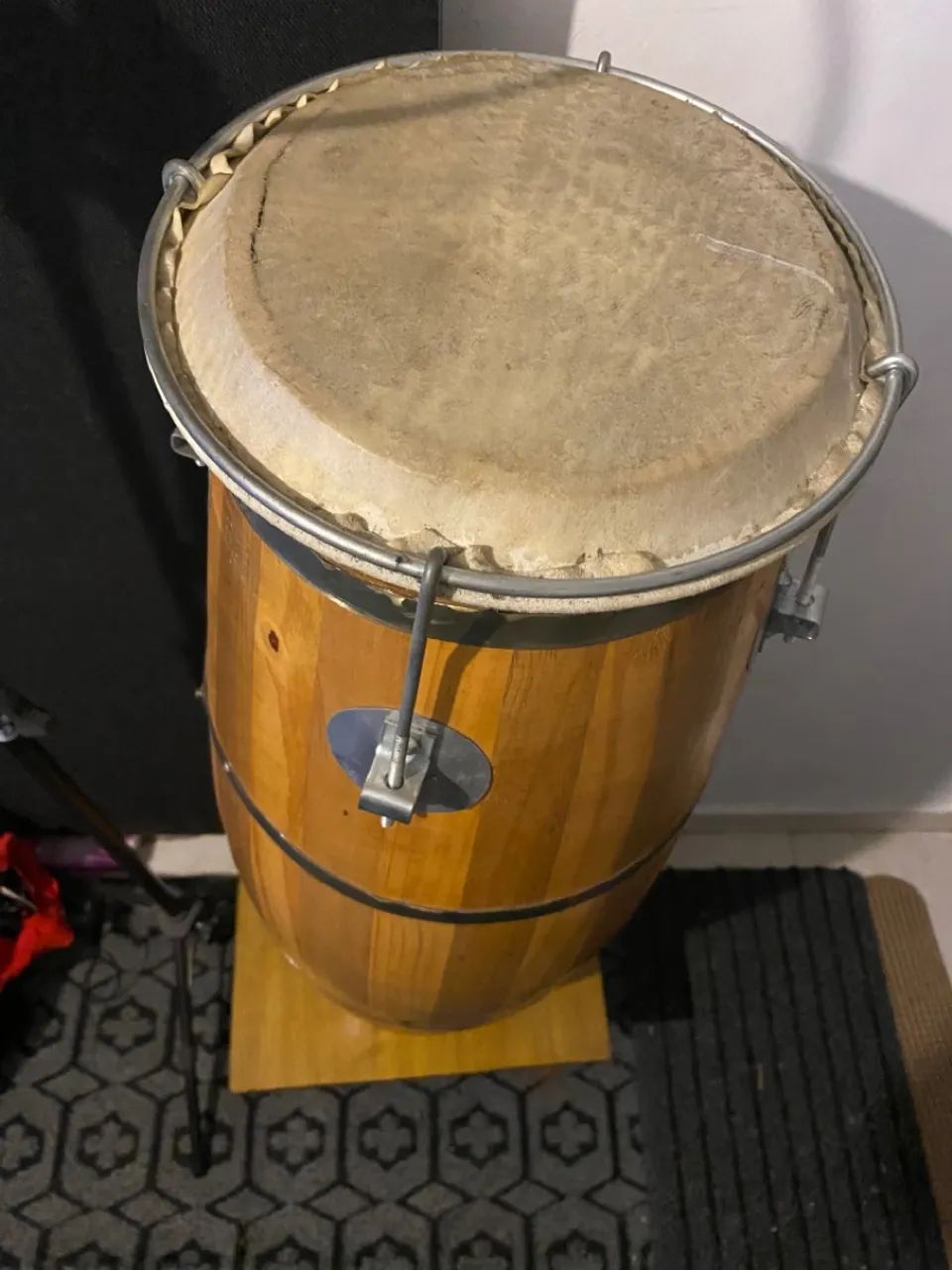 Atabaque 100 cm com suporte