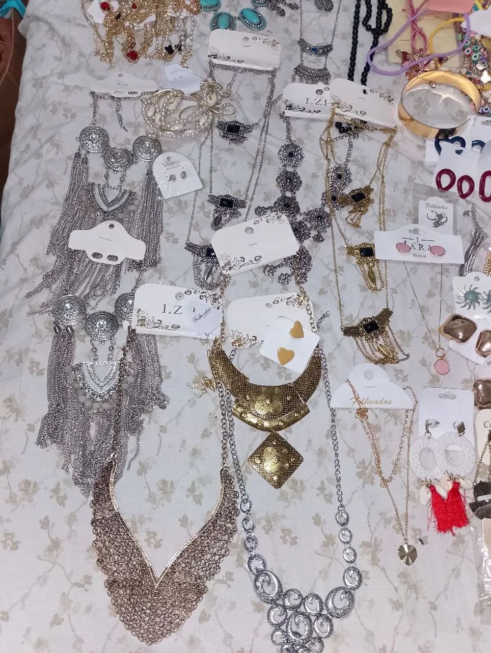 Bijuterias diversas lote - Foto 2
